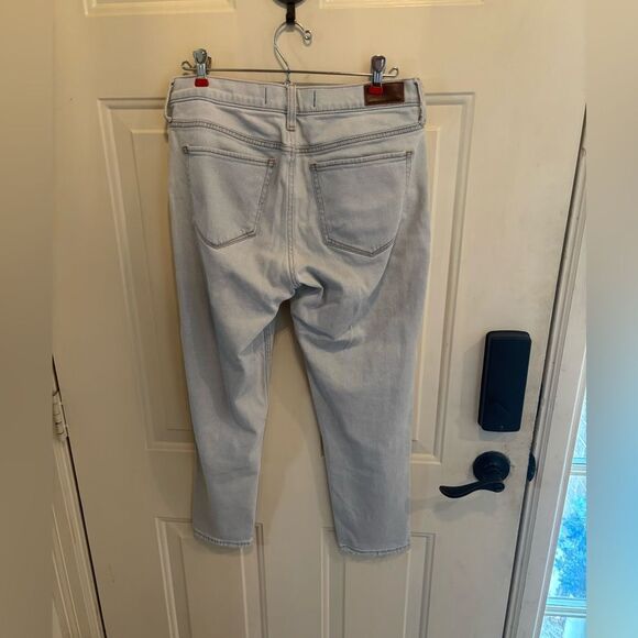 Hollister Blue Low Rise Cropped Boyfriend Jeans with 3 buttons - Picture 3 of 5